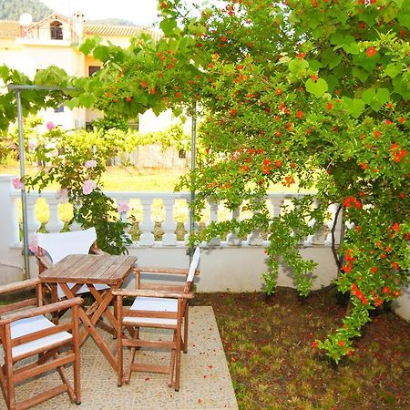 Nereids Apartments And Studios Chrisi Ammoudia Exteriör bild