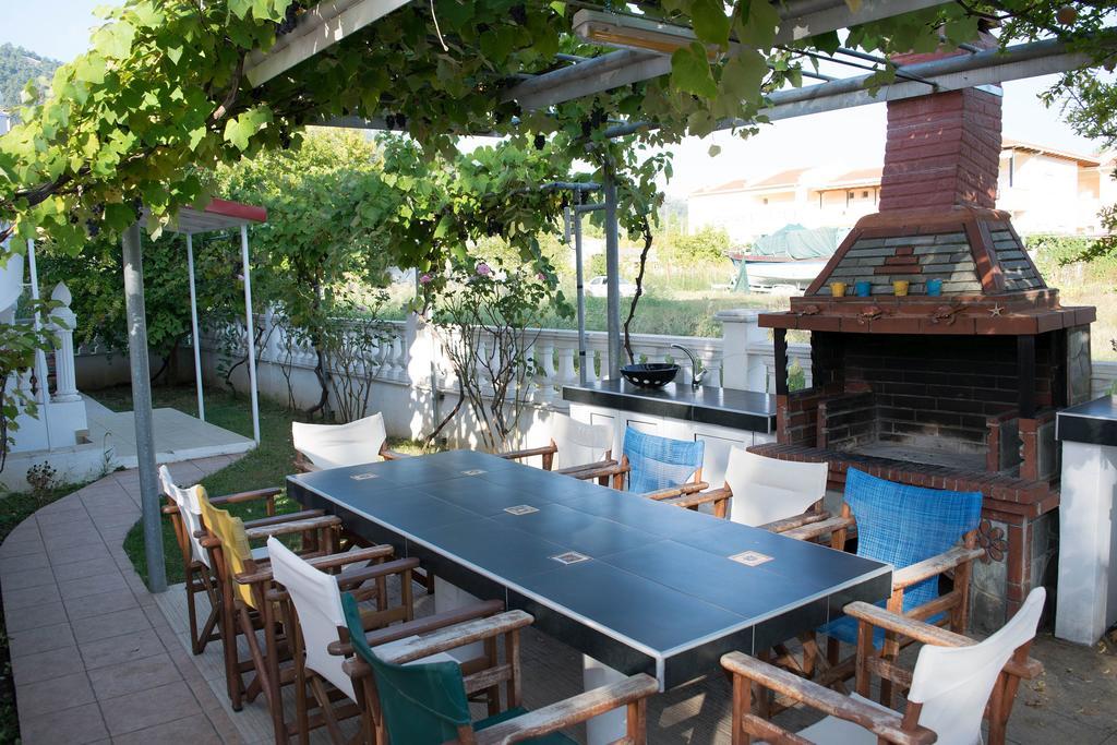 Nereids Apartments And Studios Chrisi Ammoudia Exteriör bild