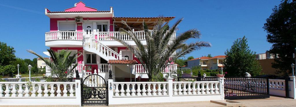 Nereids Apartments And Studios Chrisi Ammoudia Exteriör bild