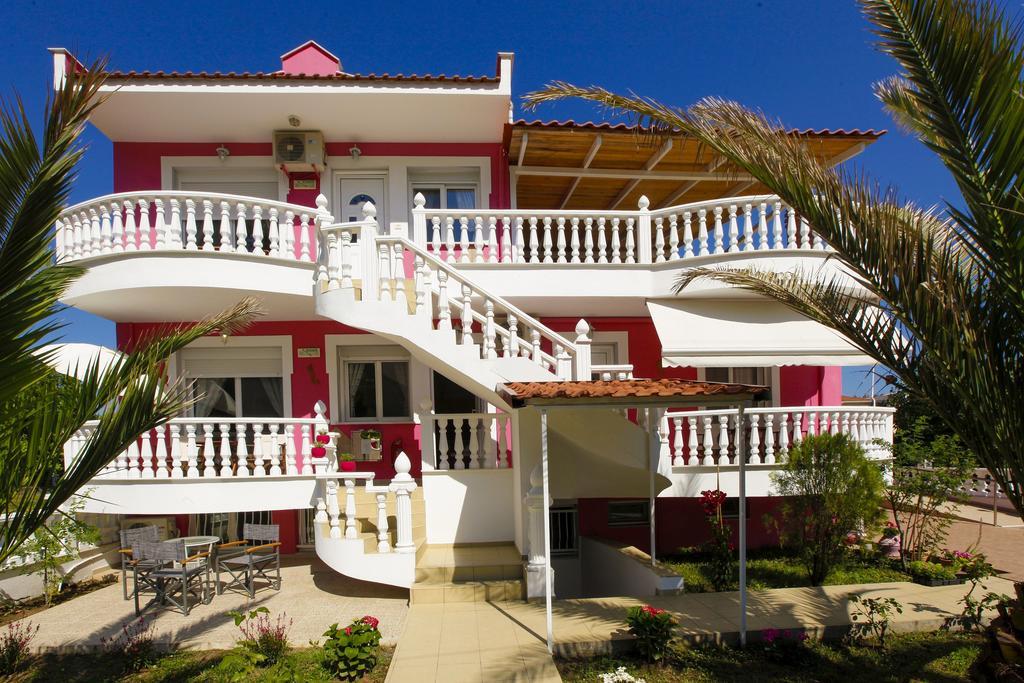 Nereids Apartments And Studios Chrisi Ammoudia Exteriör bild