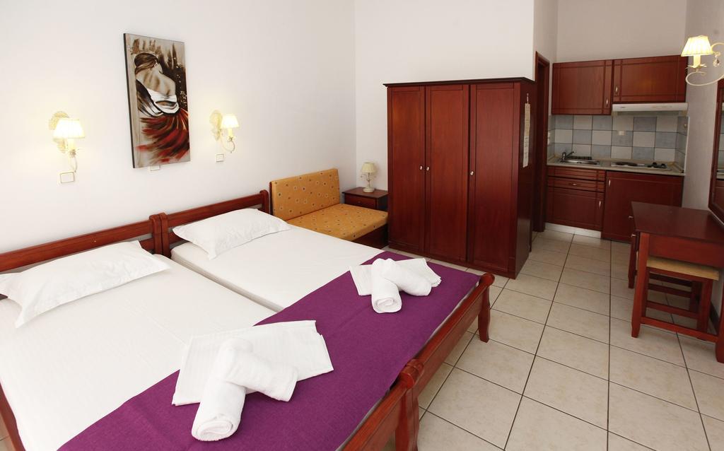 Nereids Apartments And Studios Chrisi Ammoudia Exteriör bild