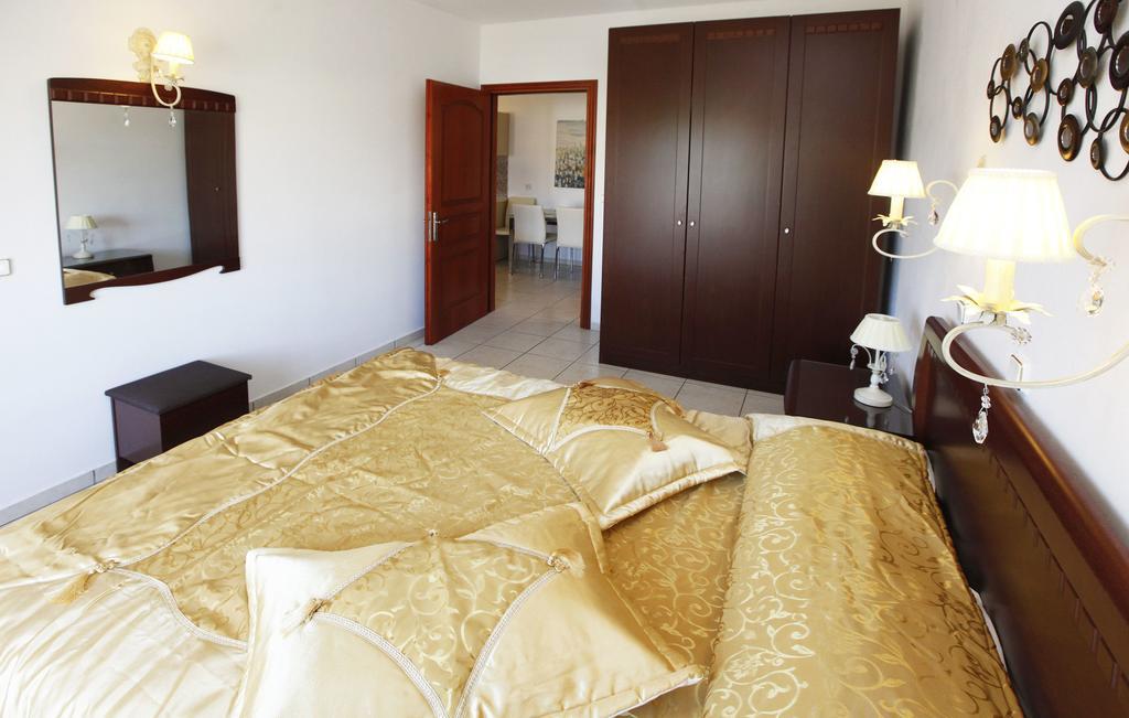 Nereids Apartments And Studios Chrisi Ammoudia Exteriör bild