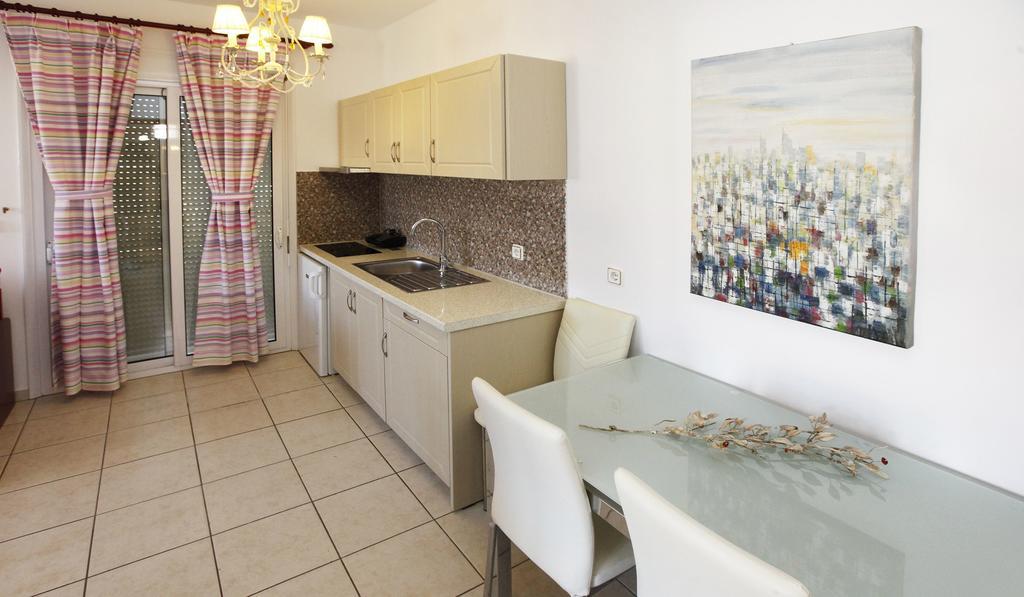 Nereids Apartments And Studios Chrisi Ammoudia Exteriör bild