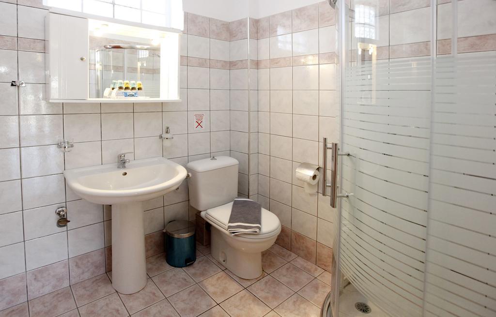 Nereids Apartments And Studios Chrisi Ammoudia Exteriör bild