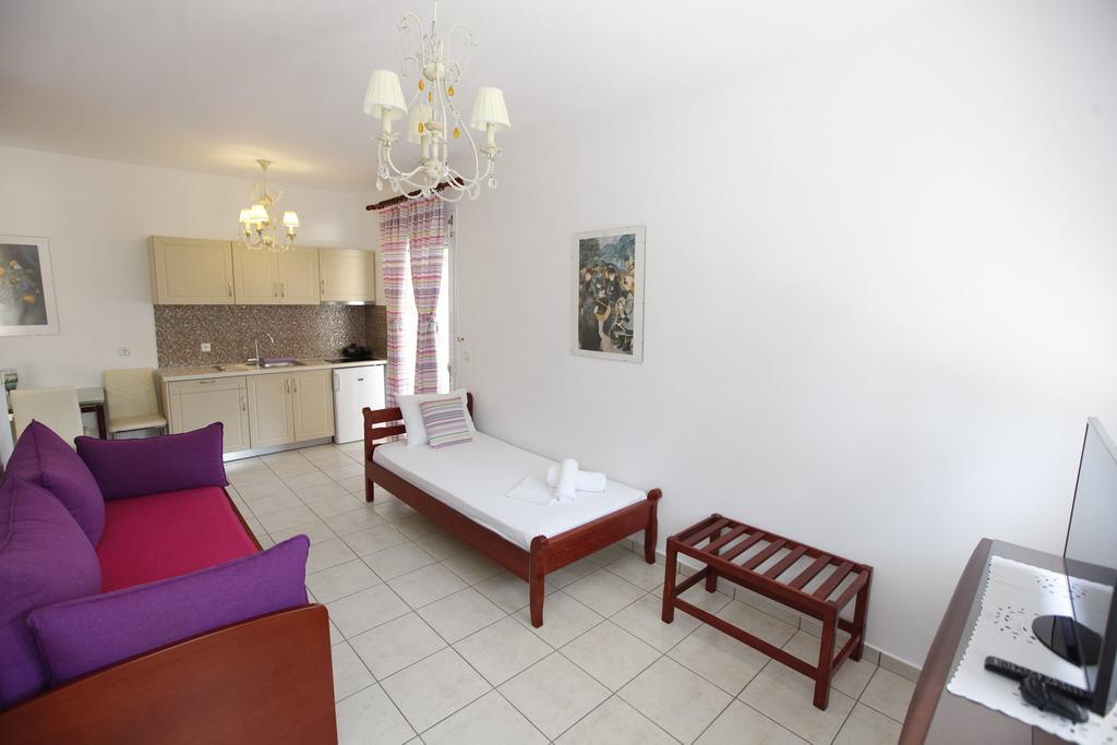 Nereids Apartments And Studios Chrisi Ammoudia Exteriör bild