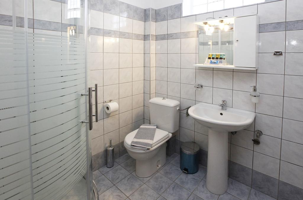 Nereids Apartments And Studios Chrisi Ammoudia Exteriör bild