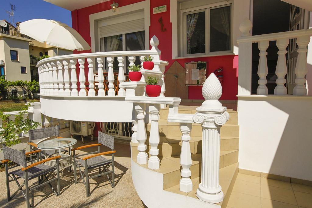 Nereids Apartments And Studios Chrisi Ammoudia Exteriör bild