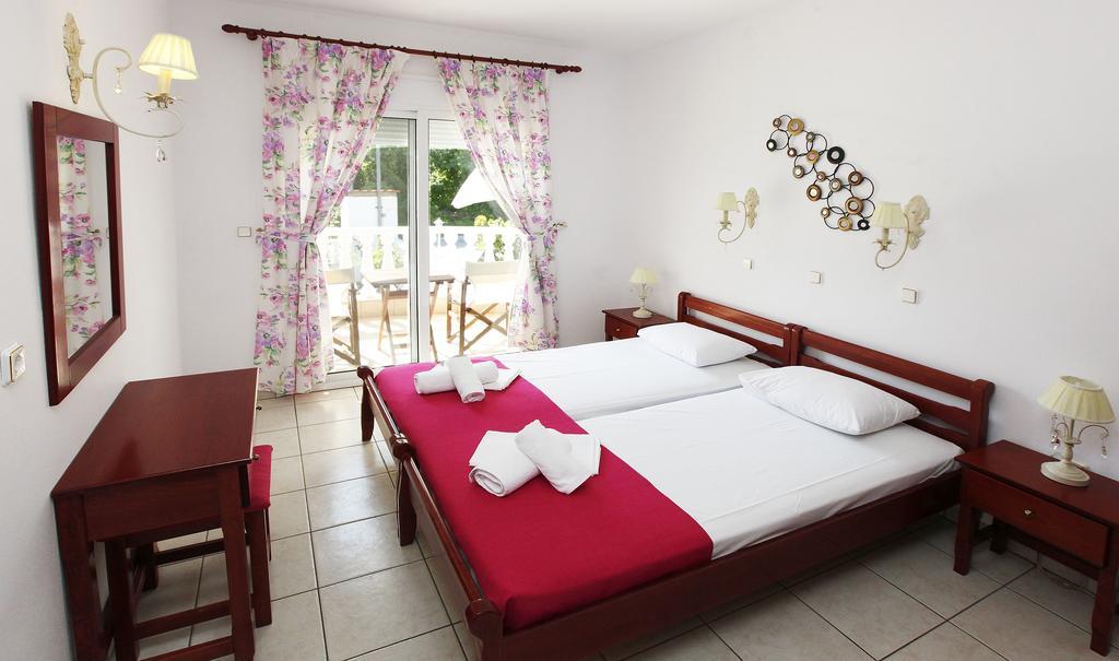 Nereids Apartments And Studios Chrisi Ammoudia Exteriör bild
